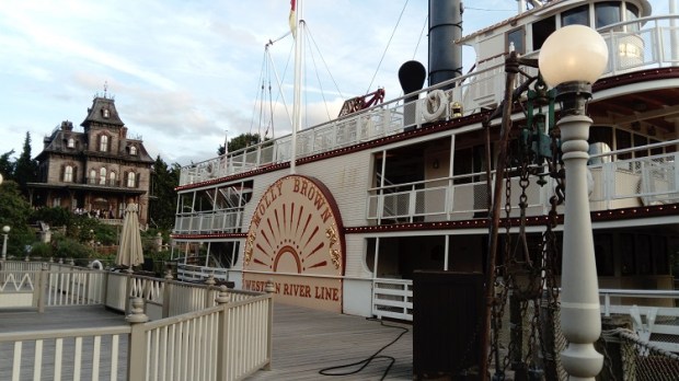 James Bond food Disneyland Paris