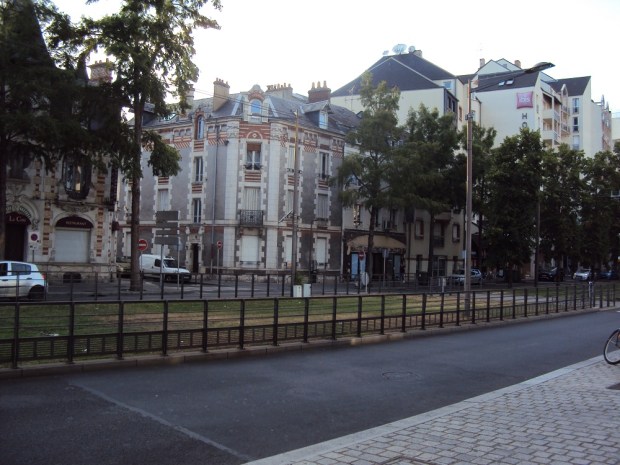 James Bond food Orleans Hotel Gare